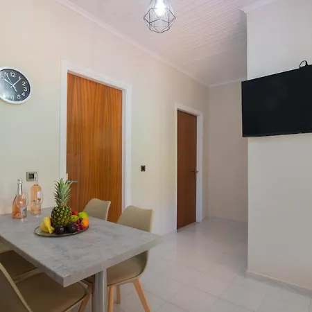 Apartment Arokaria *
